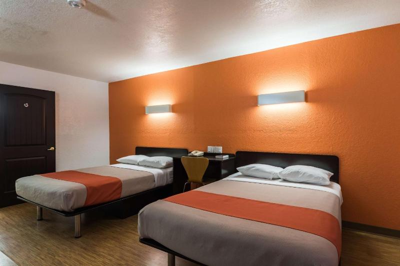 Quadruple Room - Non-Smoking image 4