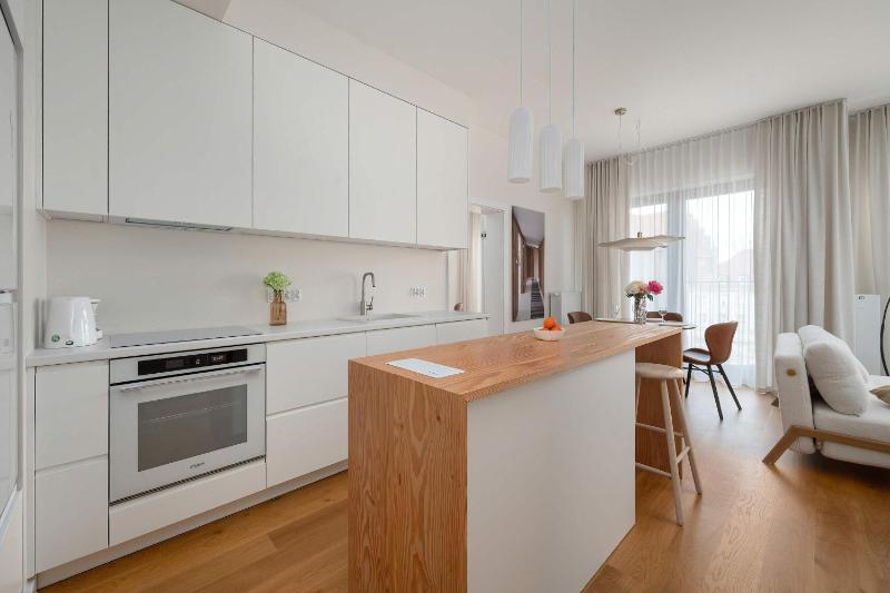 Stylish Apartments with Air Conditioning Near the Market Square by Renters Prestige - image 20