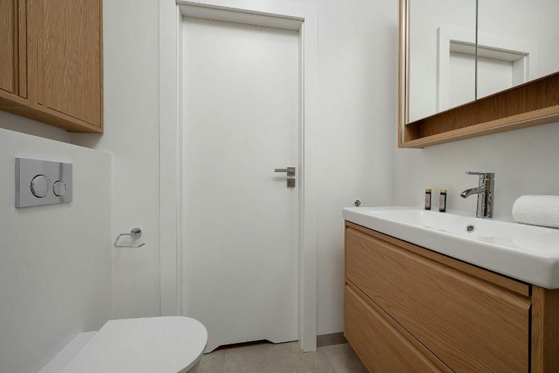 Stylish Apartments with Air Conditioning Near the Market Square by Renters Prestige - image 22