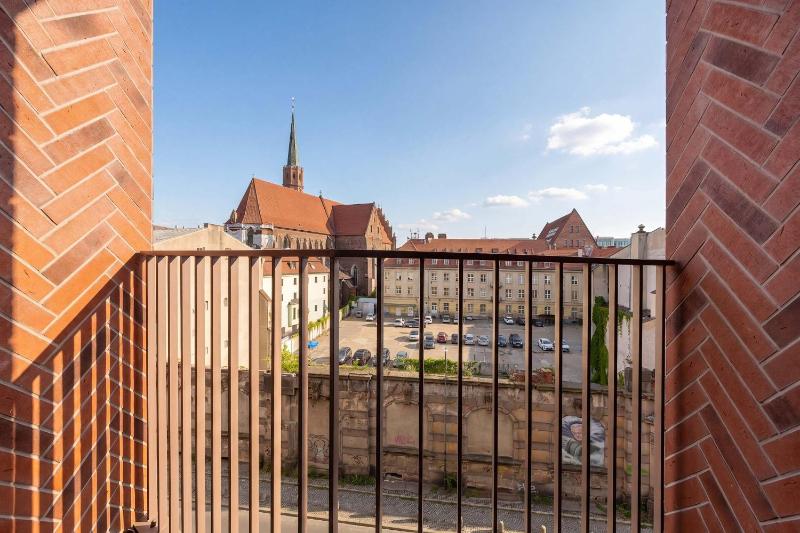 Stylish Apartments with Air Conditioning Near the Market Square by Renters Prestige - image 9