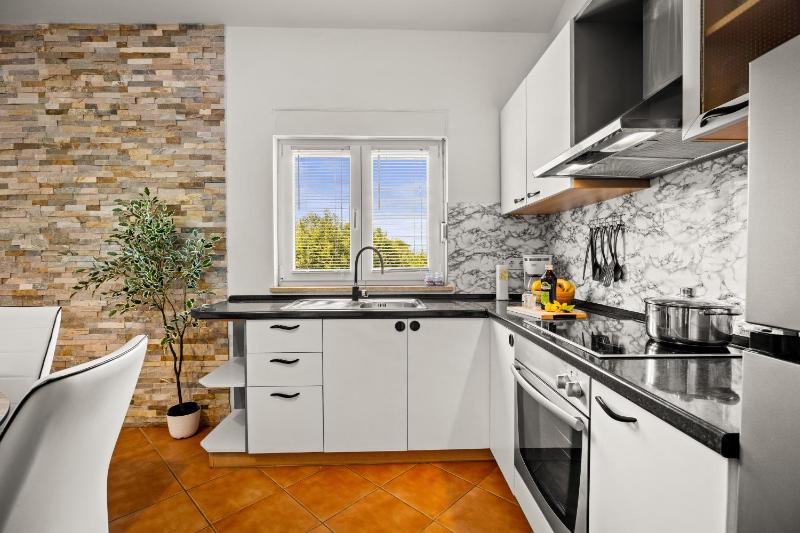 Villa Belvedere for 6 people near Porec with sea view and pet friendly - image 23
