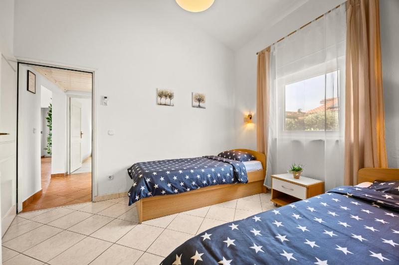 Villa Belvedere for 6 people near Porec with sea view and pet friendly - image 7