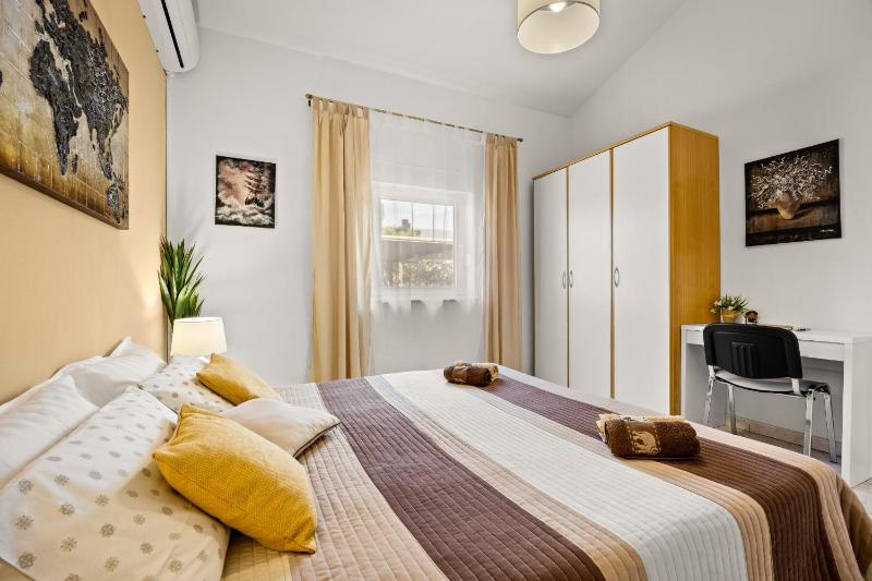 Villa Belvedere for 6 people near Porec with sea view and pet friendly - image 5