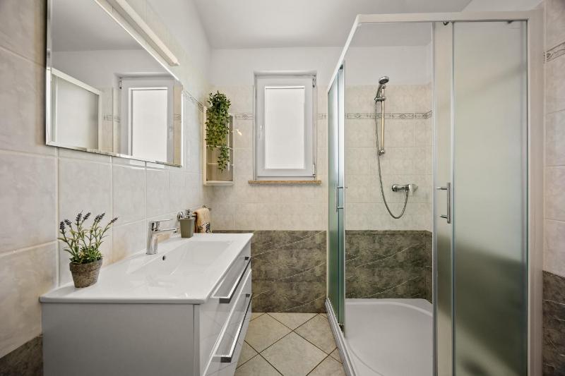 Villa Belvedere for 6 people near Porec with sea view and pet friendly - image 22