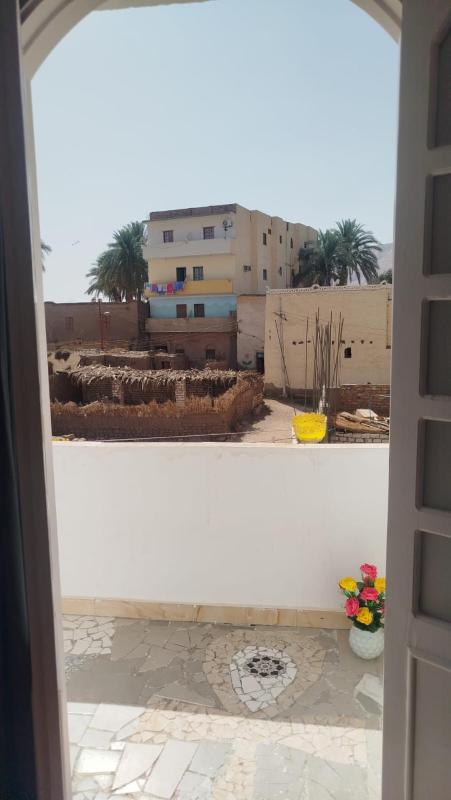 Theban Hills Cozy Studio with Balkony - image 6
