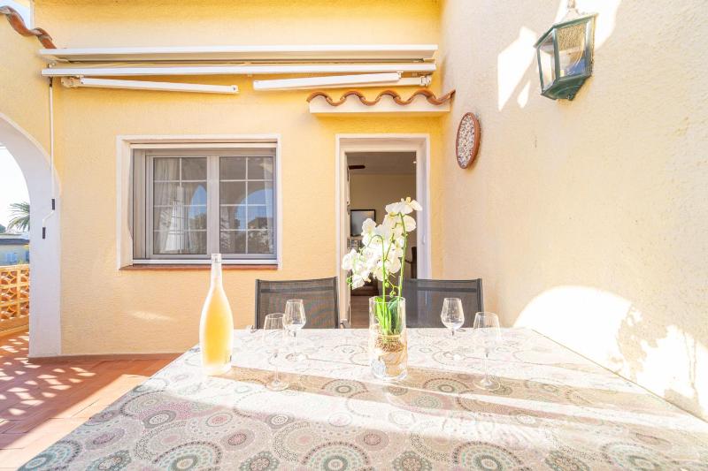 RESIDENCIA ALBERES -Apartamento completo con piscina barbacoa parking- C - image 5