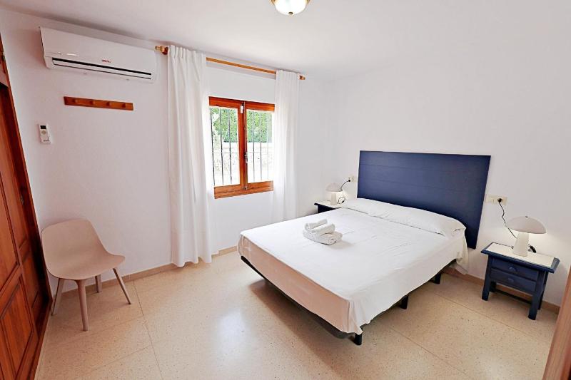 Laura-29A - pretty holiday property with garden and private pool in Calpe - image 41