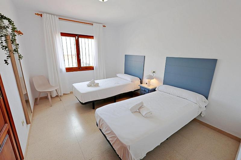 Laura-29A - pretty holiday property with garden and private pool in Calpe - image 27