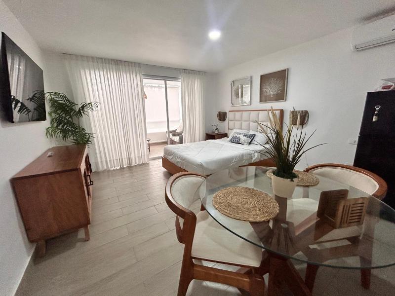 Comfortable Apartments Beach & Pool Access - image 12