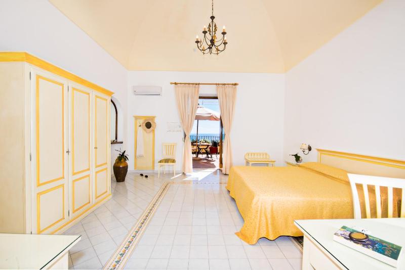 Albergo California - image 8