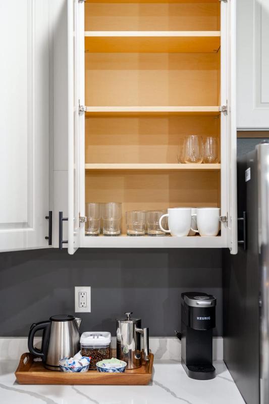 Luxurious Modern Duplex - 6 Bedrooms- Sleeps 12 - Family Friends - image 7