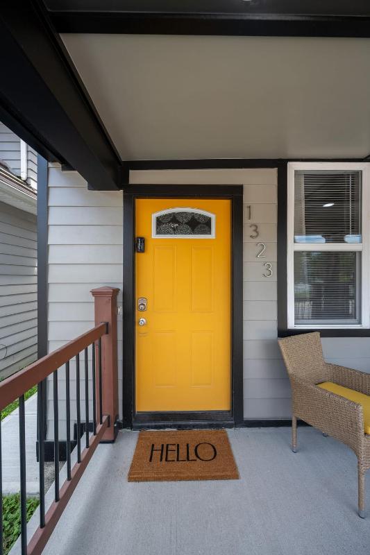 Luxurious Modern Duplex - 6 Bedrooms- Sleeps 12 - Family Friends - image 20