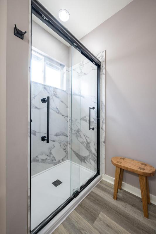 Luxurious Modern Duplex - 6 Bedrooms- Sleeps 12 - Family Friends - image 27