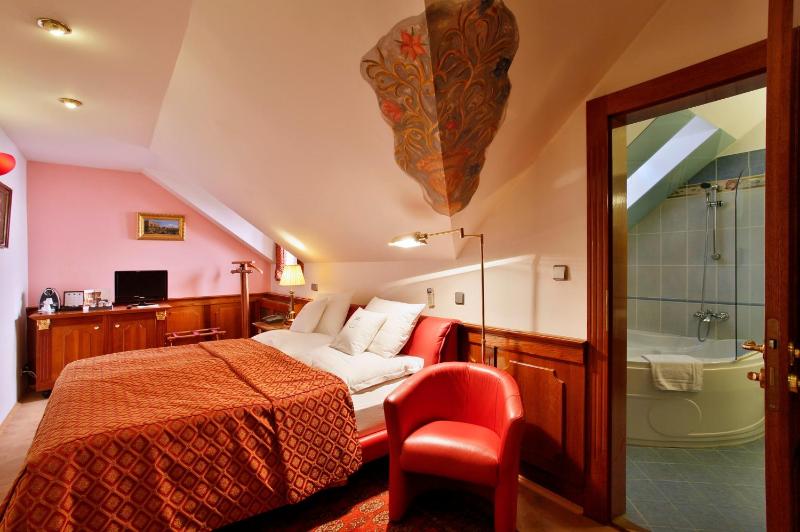 Double or Twin Room (Non-Refundable) image 4