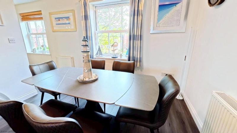 Paws and Relax - Part of the The Bay Filey Holiday Village with pool gym and direct beach access pub restaurant tennis and meadows walks - image 34