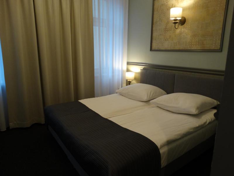 Double Room image 3