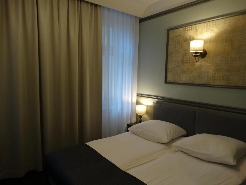 Double Room image 4