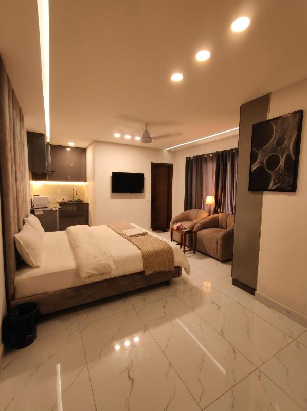 Brand New Family Apartment Hygienic and Comfortable Stay Balcony Free Parking Kitchen and Fast WiFi E11 Islamabad - image 14