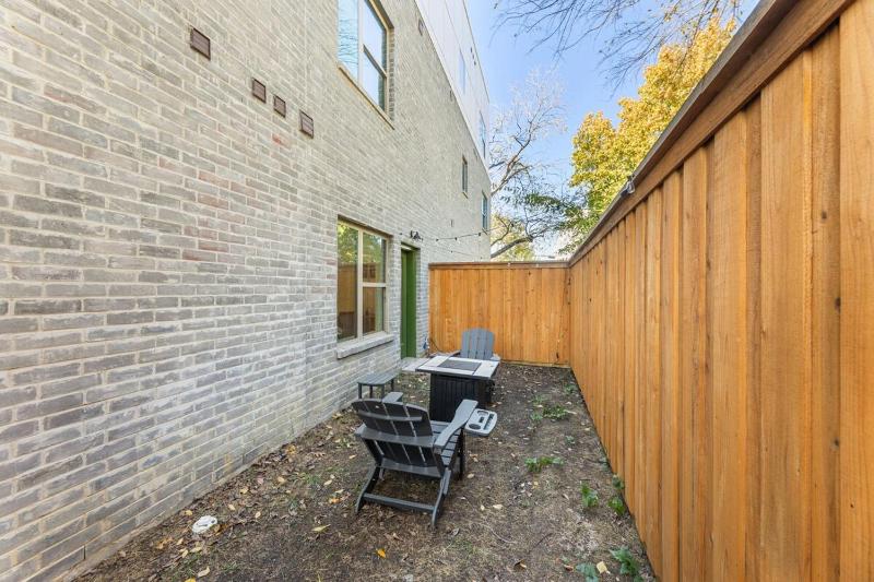 Location! Spacious 1BR w/ yard+firepit - image 14