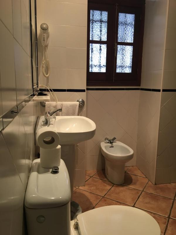 Double or Twin Room image 3