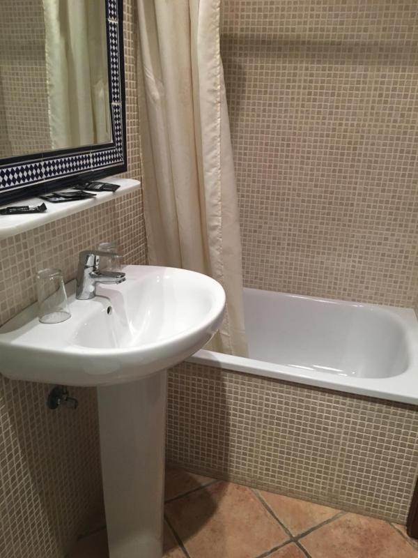 Double or Twin Room image 2