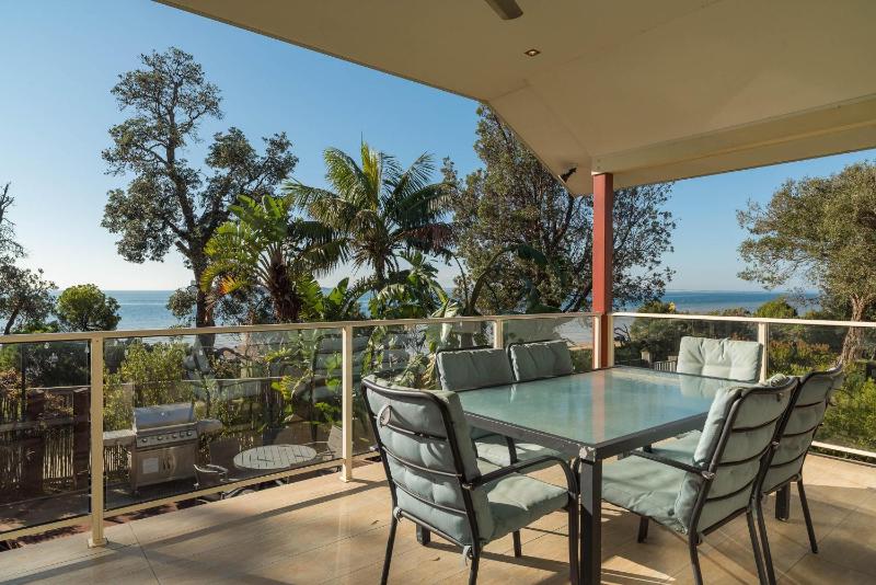 Beachfront Retreat Amazing 5 bedroom House - image 33