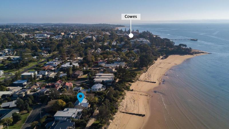 Beachfront Retreat Amazing 5 bedroom House - image 24