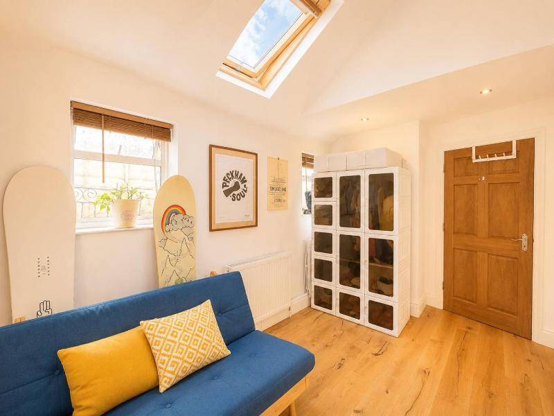 Chic Victorian Garden Flat - Cinema Projector - Parking - image 13