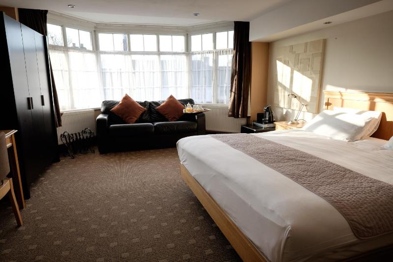 Premier Double Room image 2
