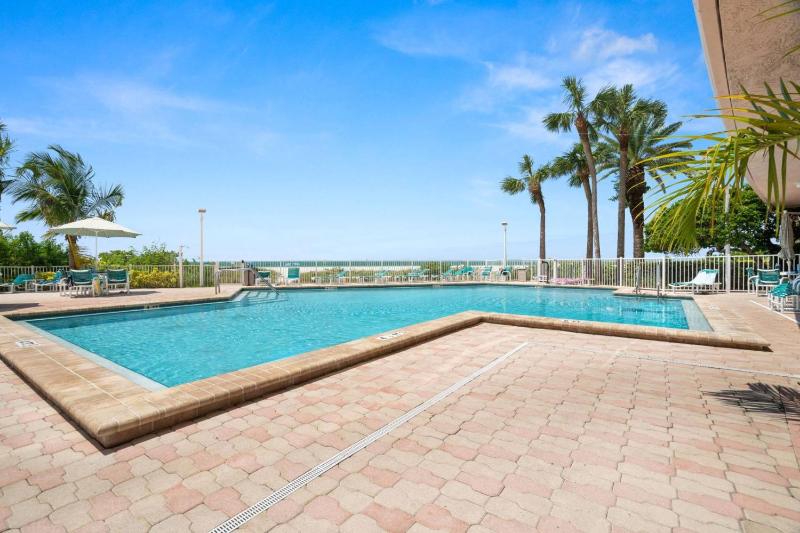 7B Crescent Beach Club - image 12