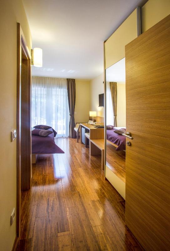 Standard Double Room image 2