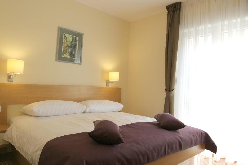 Standard Double Room image 3