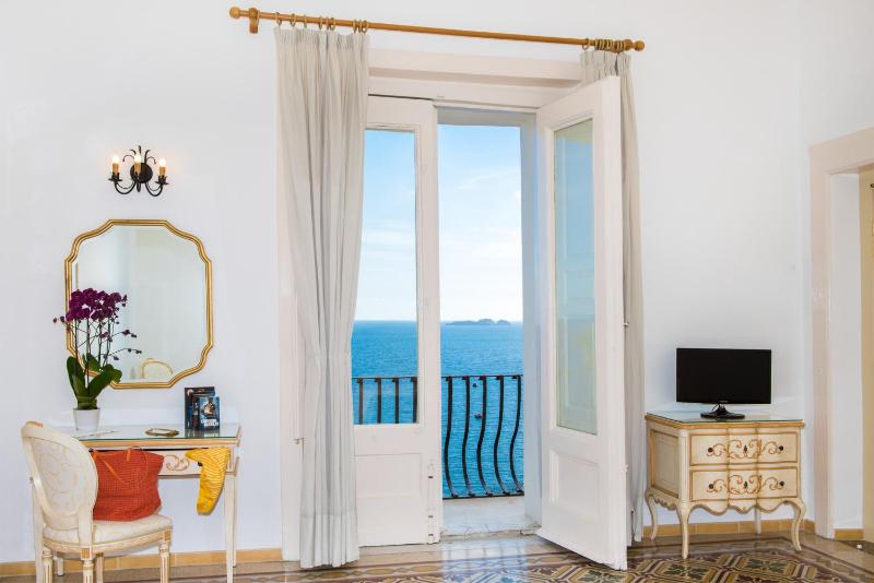 Triple Room image 3