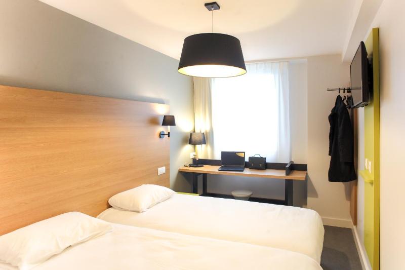 Privilege Twin Room image 3
