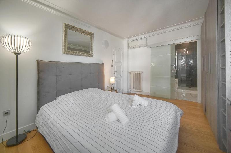 FRGK 2BR CIRODDE Terrace Quiet Center AC Ultra Fast Wi-Fi - image 15