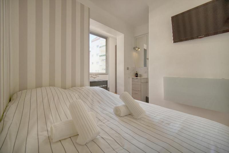 FRGK 2BR CIRODDE Terrace Quiet Center AC Ultra Fast Wi-Fi - image 10