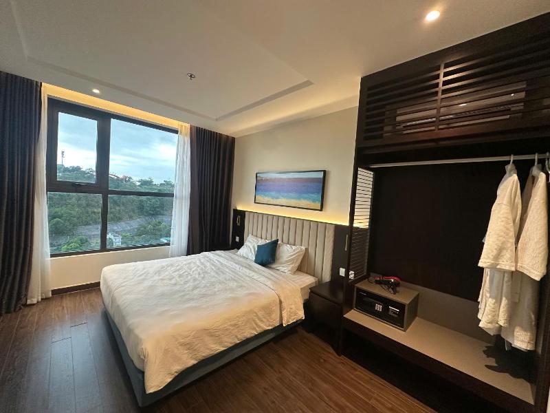 The Saphire Ha Long - TranThuy Sea View Apartment - image 13