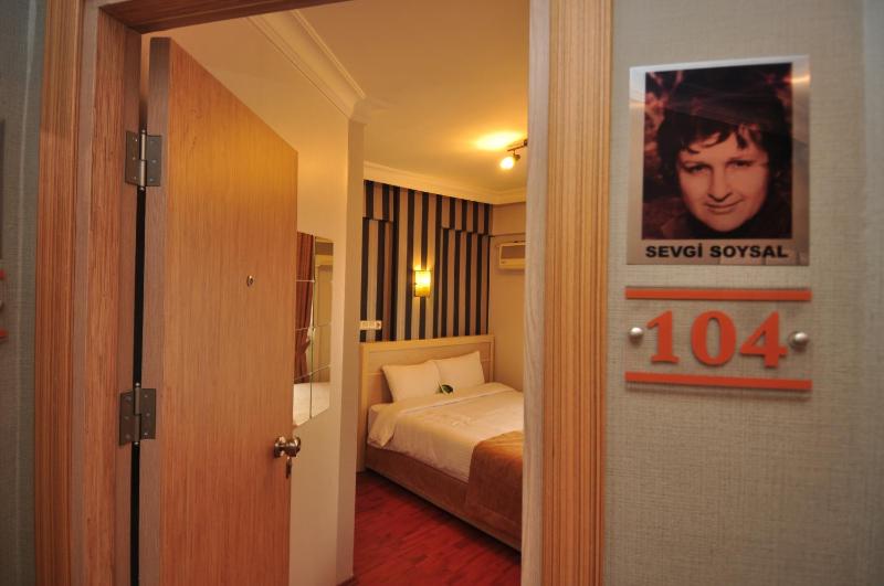 Classic Single Room image 2
