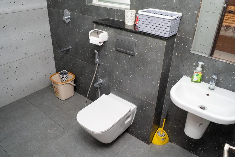 Modern Luxury Apartment 3 bed 3 bath close toGreenfield stadium - image 5