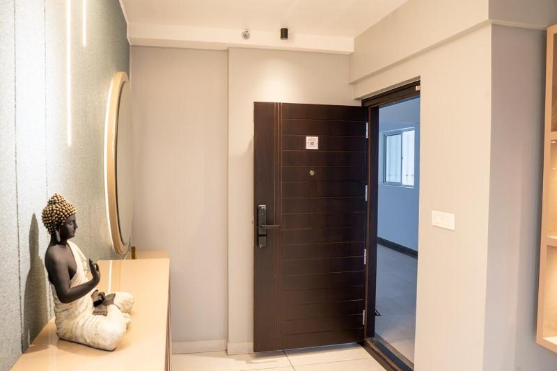 Modern Luxury Apartment 3 bed 3 bath close toGreenfield stadium - image 48