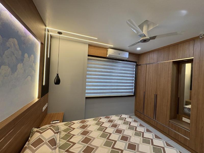 Modern Luxury Apartment 3 bed 3 bath close toGreenfield stadium - image 25