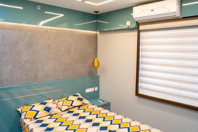 Modern Luxury Apartment 3 bed 3 bath close toGreenfield stadium - image 35