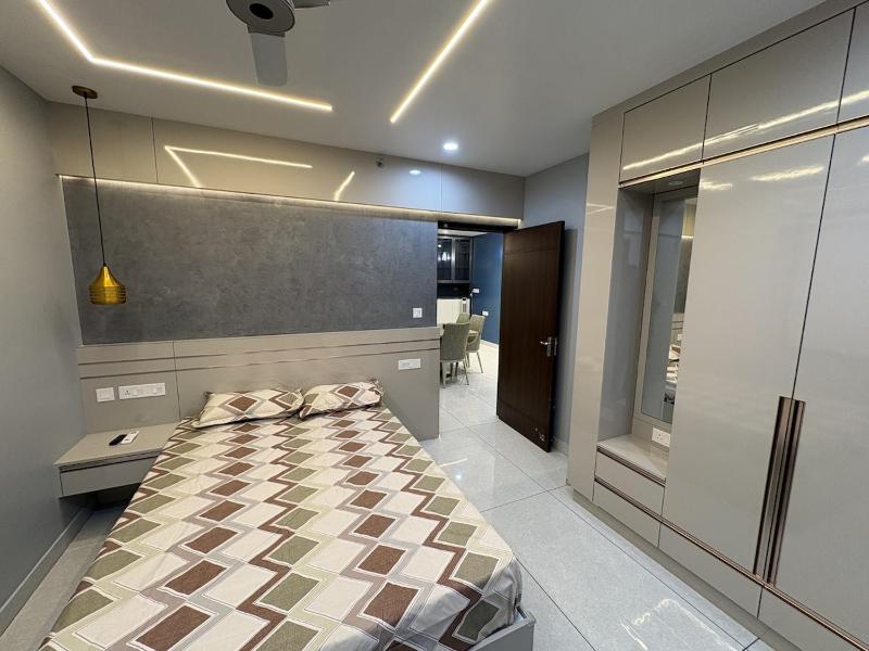 Modern Luxury Apartment 3 bed 3 bath close toGreenfield stadium - image 22