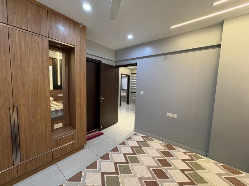 Modern Luxury Apartment 3 bed 3 bath close toGreenfield stadium - image 16