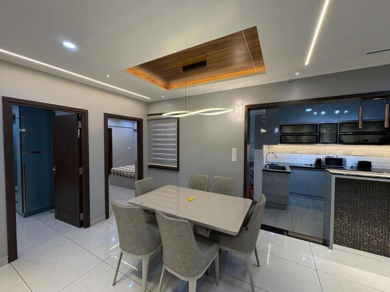 Modern Luxury Apartment 3 bed 3 bath close toGreenfield stadium - image 7