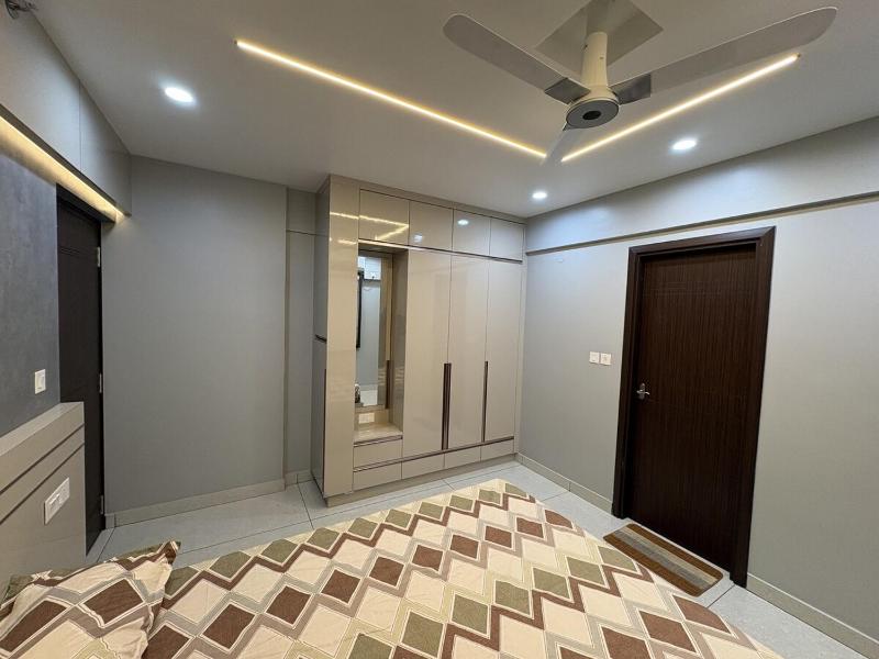 Modern Luxury Apartment 3 bed 3 bath close toGreenfield stadium - image 6