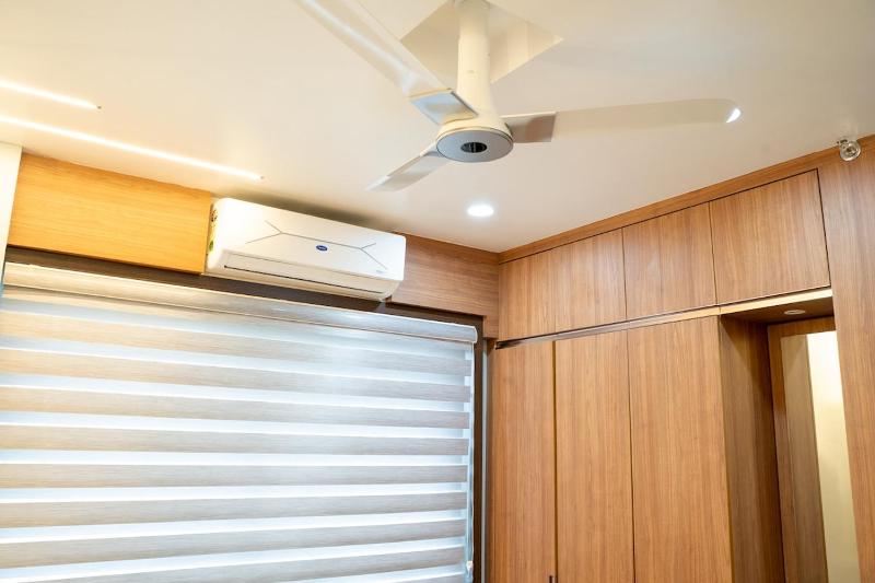 Modern Luxury Apartment 3 bed 3 bath close toGreenfield stadium - image 10