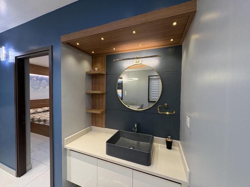 Modern Luxury Apartment 3 bed 3 bath close toGreenfield stadium - image 34