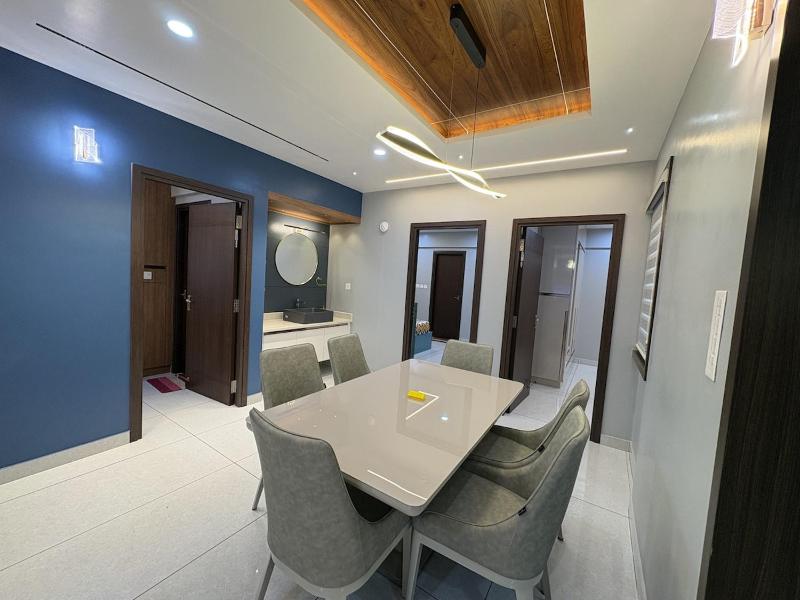 Modern Luxury Apartment 3 bed 3 bath close toGreenfield stadium - image 26
