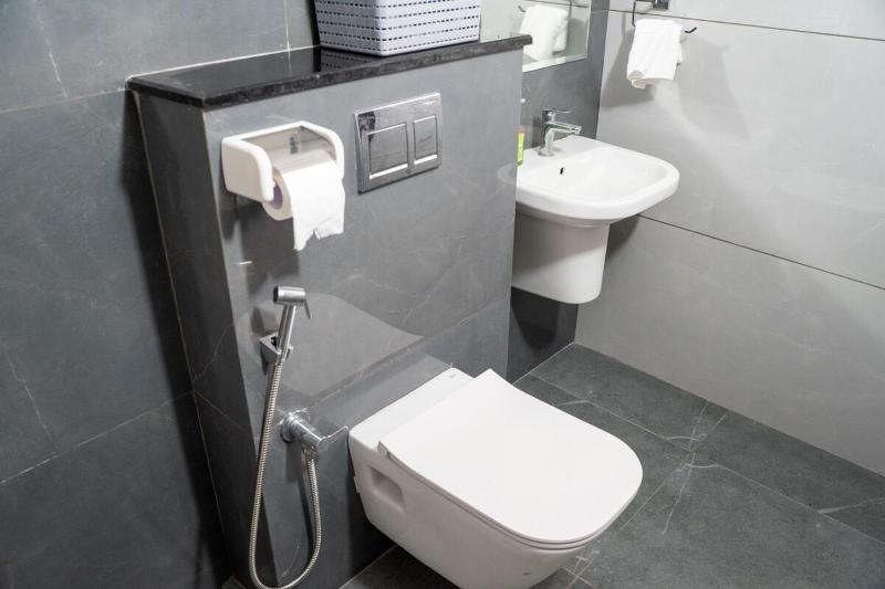 Modern Luxury Apartment 3 bed 3 bath close toGreenfield stadium - image 23